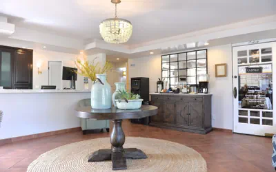 Photo 4 - Crown City Inn