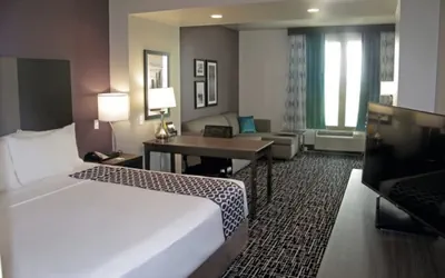 Photo 4 - La Quinta Inn & Suites by Wyndham Corpus Christi - Portland