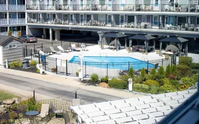 Photo 2 - Grand Beach Inn