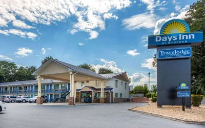 Photo 2 - Days Inn by Wyndham Charles Town/Harpers Ferry