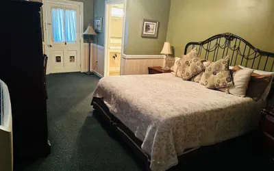 Photo 3 - Gunn House Hotel