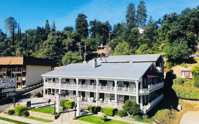 Photo 2 - Gunn House Hotel