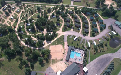 Photo 2 - Edge-O-Dells Resort - 21 and Older