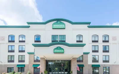 Photo 2 - Wingate By Wyndham Niagara Falls