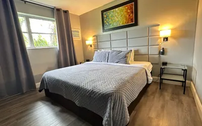 Photo 2 - Sheridan Suites Apartments Hotel