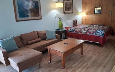 Photo 2 - Capri Motel