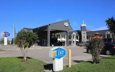 Photo 2 - Hotel O Executive Inn & Suites Cuero Hwy 87