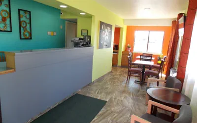 Photo 4 - Apex Inn