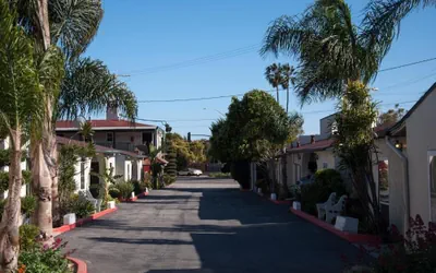 Photo 2 - Mission Bell Motel