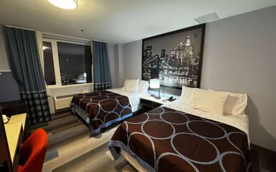 Photo 2 - Super 8 by Wyndham Brooklyn Fulton Street/Broadway Junction