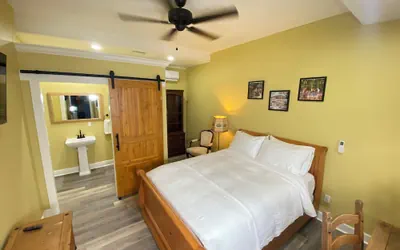 Photo 2 - The Roanoke Hotel