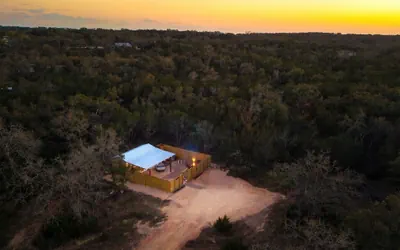 Romantic Luxury Retreat-hot/cold pool & sauna