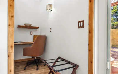 Photo 4 - Romantic Luxury Retreat-hot/cold pool & sauna