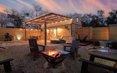 Photo 2 - Romantic Luxury Retreat-hot/cold pool & sauna