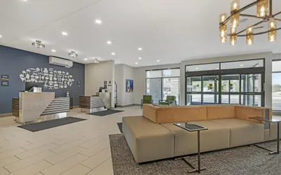 Photo 4 - Best Western Plus Marquette Hotel & Suites