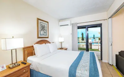Photo 5 - Emerald Seas Deerfield Beach Club