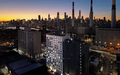 Photo 2 - DoubleTree by Hilton Long Island City, NY