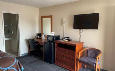 Photo 5 - American Inn Motel