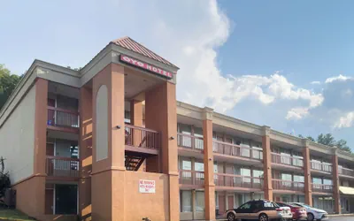Photo 2 - OYO Hotel Harriman near I-40
