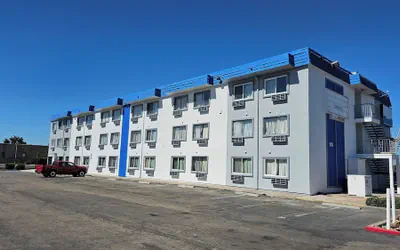 Photo 2 - MetroParc 'nSuites