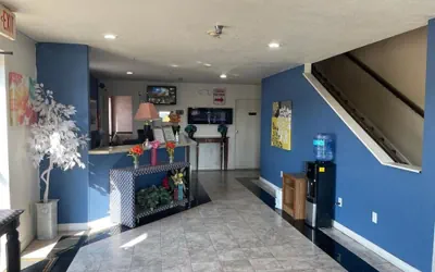 Photo 3 - express inn