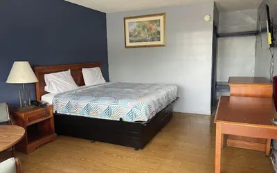 Photo 2 - Regent Motel