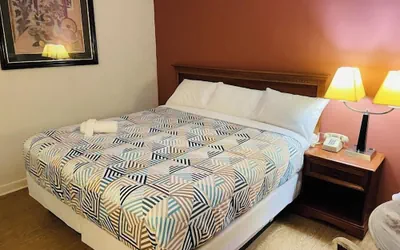 Photo 5 - Regent Motel