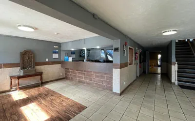 Photo 5 - Studio 6 Suites Hurricane, Wv
