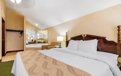 Photo 3 - Precious Hotel