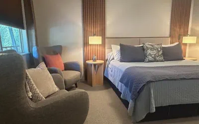 Photo 3 - Discovery Inn