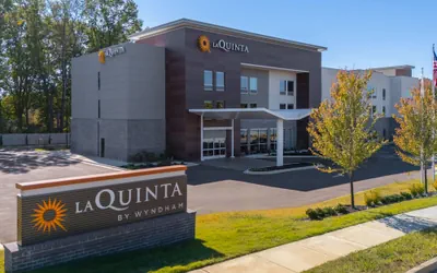 Photo 2 - La Quinta Inn & Suites by Wyndham Olive Branch