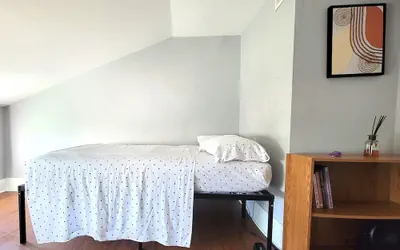 Photo 3 - Budget Bed Room near Downtown