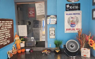 Photo 3 - Plaza Motel