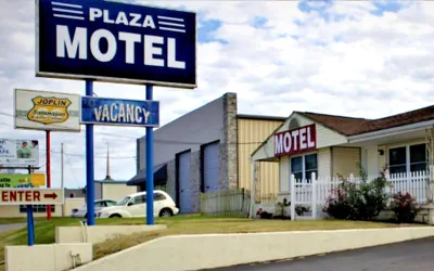 Photo 2 - Plaza Motel
