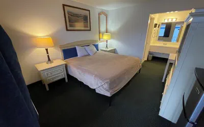 Photo 3 - Canyon Inn