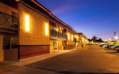 Colonial Palace Inn
