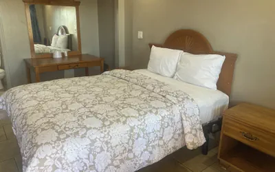 Photo 5 - Apple Valley Motel