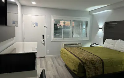 Photo 4 - Beach Inn - A Huntington Beach Motel