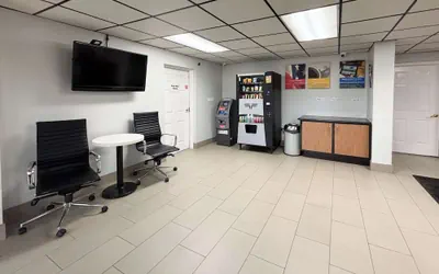 Photo 3 - Studio 6 Sulphur, LA
