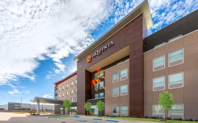 Photo 2 - La Quinta Inn & Suites by Wyndham DeSoto