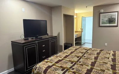 Photo 5 - Magnolia Bay Hotel & Suites