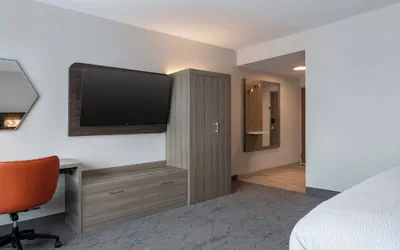 Photo 4 - Holiday Inn Express & Suites Linden – Newark South by IHG