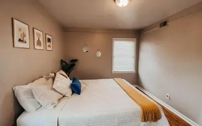 Photo 3 - The Burrow-Cozy 3 BDRM HM - Free Parking