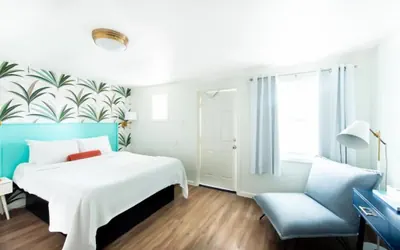 Photo 5 - Royal Palms Motel