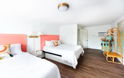 Photo 2 - Royal Palms Motel