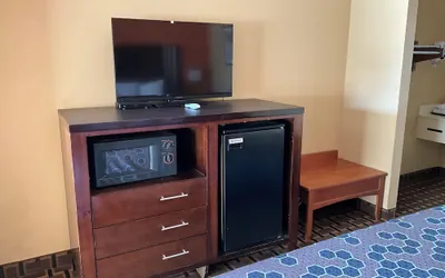 Photo 5 - Executive inn & Suites