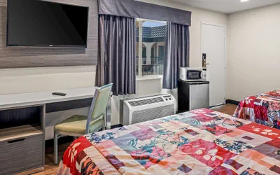 Photo 4 - La Mirage Inn - Long Beach