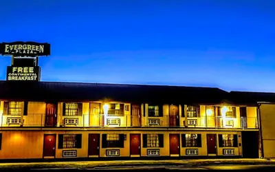 Evergreen Plaza Inn