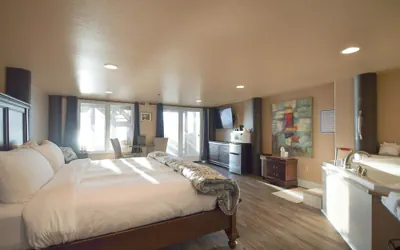 Photo 4 - Lakeshore Lodges