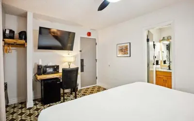Photo 3 - Highliner Hotel
